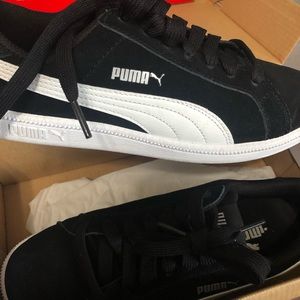 classic pumas — size: 5.5 in youth; fits women’s 8